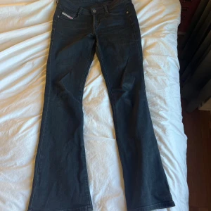 Diesel jeans  - Säljer mina diesel jeans som jag köpte helt nya från deras hemsida för ungefär ett år sedan💞💞 Storlek 27/30, och är långa på mig som är 170. Köpte för 1550kr och säljer för 650kr🥰