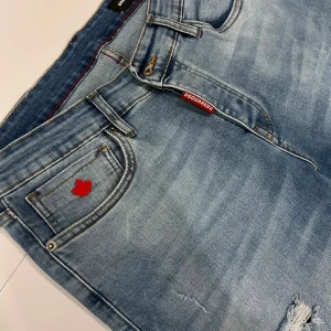 Dsquared jeans - Dsquared2 jeans Storlek 34 Kan gå ner lite i pris Tar även byten