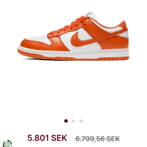 NIKE  DUNK LOW SYRACUSE - Säljer mina supersnygga orangea Nike dunk i storlek 38🧡skriv för fler bilder eller om du har några frågor! 