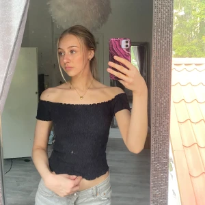 Ribbad off shoulder  - Oanvänd 