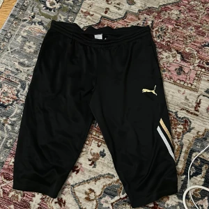 Puma shorts  - Puma tre kvarts byxor 