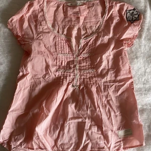 ODD MOLLY topp  - Rosa odd Molly topp/blus. Använt ett antal gånger. Kontakta för mer info, bilder och pris! 🥰