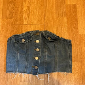 Jeans topp  - Jeans topp från SHEIN, har stretch i bak och väldigt snygg. 
