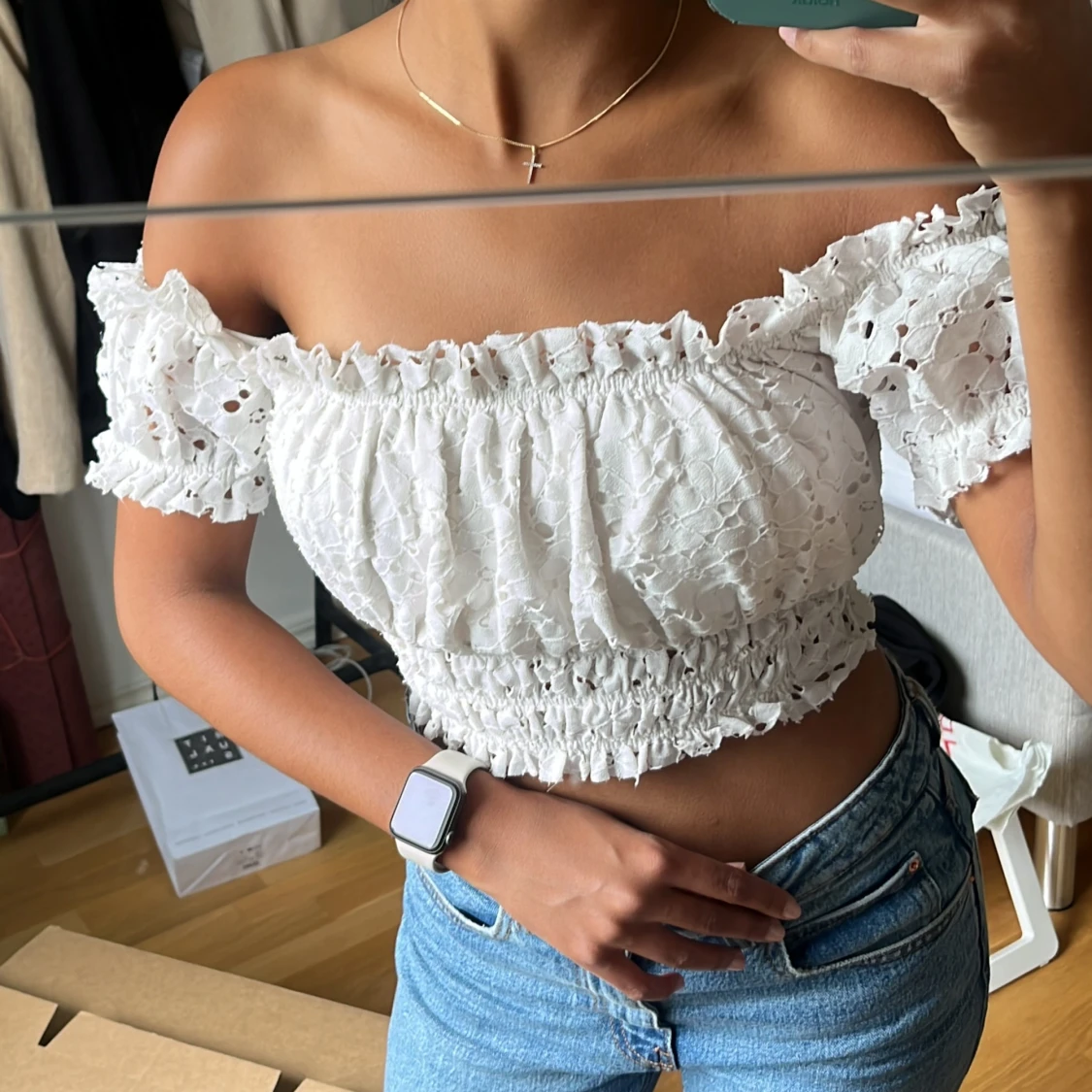 Off-shoulder blus