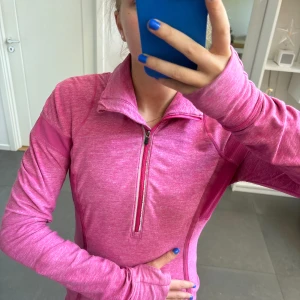 Lululemon quarterzip Träningströja  - Bra skick! Lite sprickor i reflexen. Går inte att hitta i butik längre 