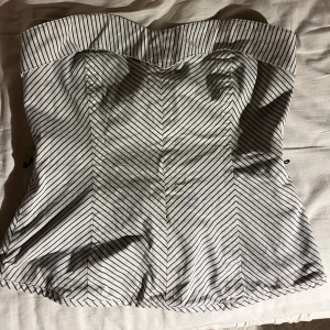 Tubtopp - Från hm, köpt på sellpy. I jättebra skick!