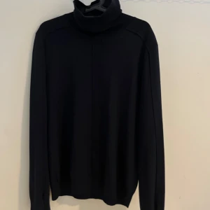 Balenciaga Turtleneck - Balenciaga Paris turtle neck, from the Alexander Wang era  75% lana wool, 25% silk  Size L  Flawless condition