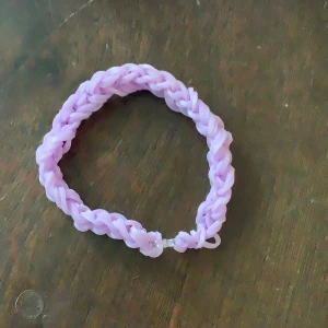 Ljus lila armband - Ett fint och hållbart ljus lila armband 