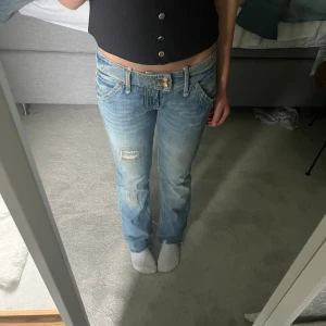 Lågmidjade bootcut jeans  - Passar någon mellan 155-160!! 🥰❤️