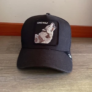 Keps - Perfekt skick! Möts bara upp tar bara kontant. Nypris 500 är för liten det är derför jag säljer den!