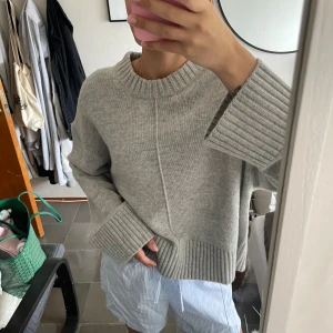 Grå ull tröja - Grå ull tröja från bikbok i mycket fint skick, storlek xs