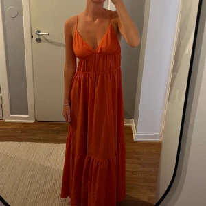 Sommarklänning - Superfin sommarklänning från H&M i storlek 40 🧡