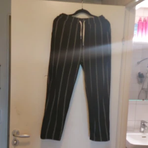 Byxor Shine - Byxor, märke Shine, jättebra skick, st Medium,  Pris 100kr