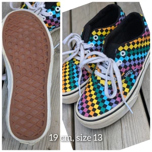 Vans - Fint skick, se bild för storlek  19 cm innermått, size 13 enligt Vans