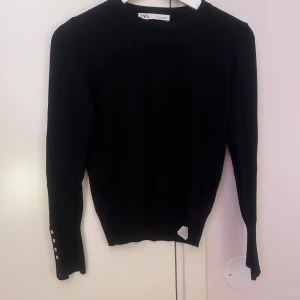 Zara stickad tröja - Zara stickad tröja med guld knappar 