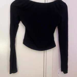 Rygglös topp - Rygglös långärmad topp från shein  aldrig använd 