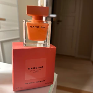 Oanvänd parfym - Säljer min helt oanvända Narciso Rodriguez parfym 50ml (orginalpris: 1265kr) då jag fortfarande har kvar av min gamla🧡