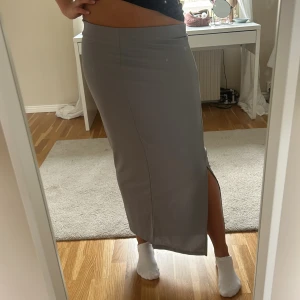 Basic långkjol fårn lager 157 - Basic lång kjol fårn lager 157. Passar storlek xs-s