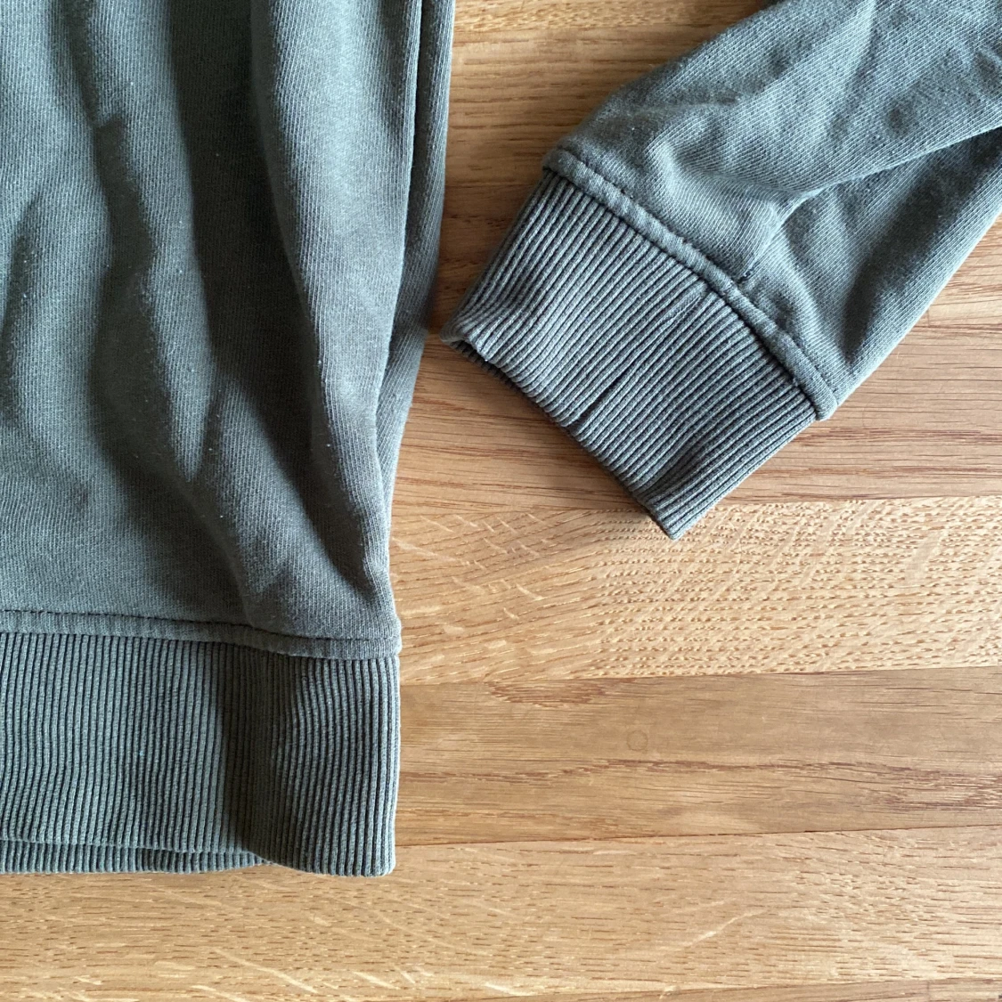 Grön långärmad tjocktröja  - 90