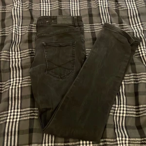 ESPRIT JEANS - Slim Fit (VINTAGE) - | Storlek W30 L31 | Skick 8/10 | Nypris: Runt 1000kr | Mitt pris 200kr | Jeansen är vintage | Säljer för att de är för korta för mig |