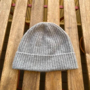 Grå These Glory Days mössa - Grå These Glory Days mössa i storlek M.  Använd 2-3 gånger.  Pris: 149kr 