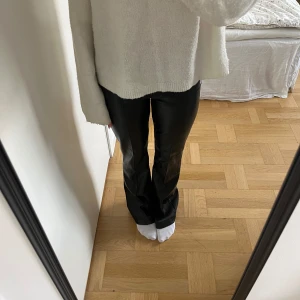 Super snygga skinnbyxor - Snygga skinnbyxor från new yorker!😻 Har endast använt 4-5 gånger. Säljer då dom är för långa och för att jag inte använder dom❤️(skärpet är avklippt) pris kan diskuteras