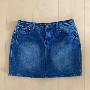 Jeanskjol - Jeanskjol med fina fickor!!