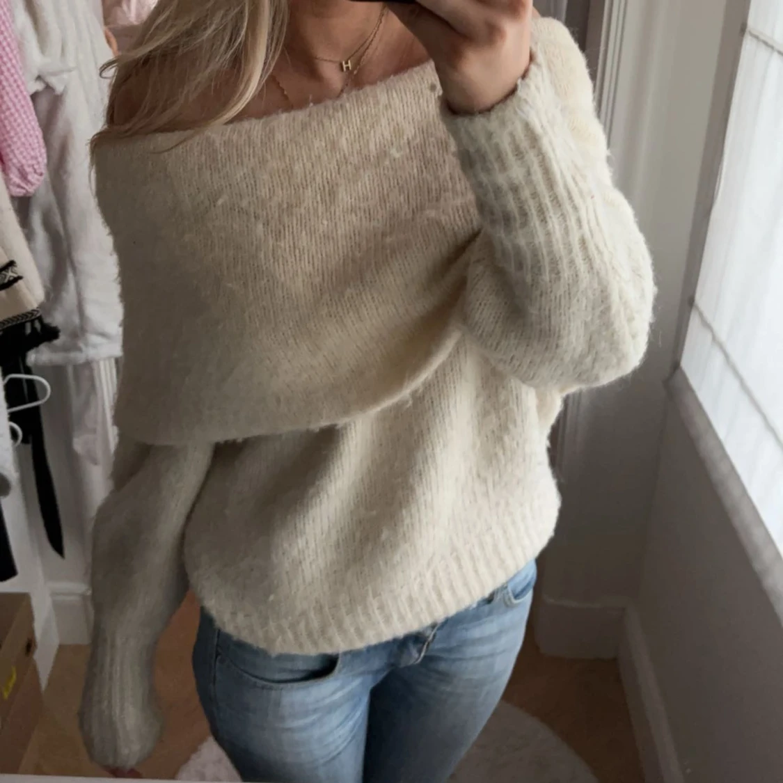 Offshoulder stickad tröja