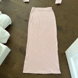 Kjol från nelly - Helt ny kjol från Nelly aldrig använd 