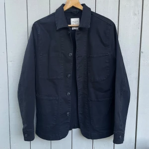 Svart jeansjacka - Snygg svart jeansjacka från Selected Homme i storlek S. Sparsamt använd.