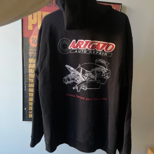 Axel Arigato Hoodie  - Hoodie från Axel Arigato i bra skick 