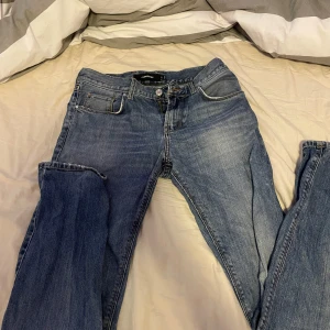 J.lindberg - Säljer mina j.linderberg jeans då jag ej använder dem och rensar 