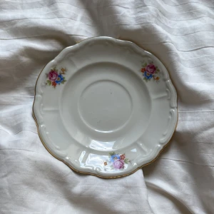 Liten blommig porslin talrik,fat - Porslin talrik