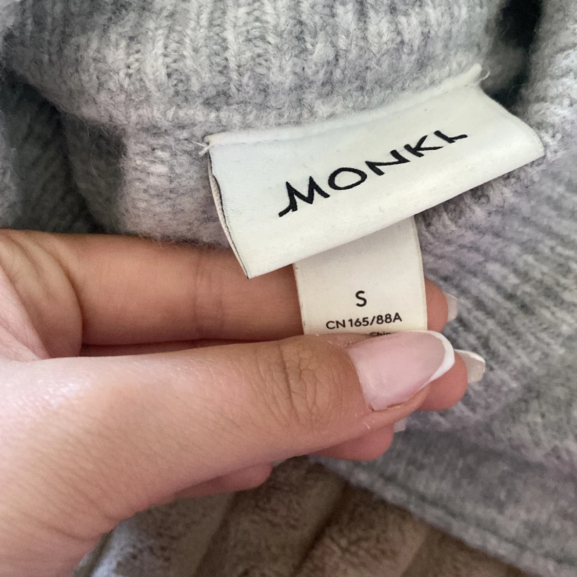 Grå stickad tröja från Monki - 2