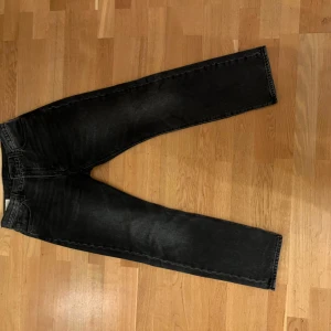 Levi’s Jeans - Säljer mina Levis jeans pga ingen användning. Modellen är 551 Z och storleken är W30, L30. Bara att höra av sig vid frågor!