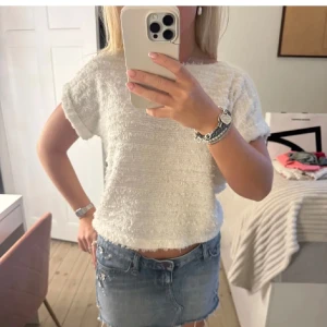 Tröja - Jättefin T-shirt från mango med mini fransar köpt ganska dyrt