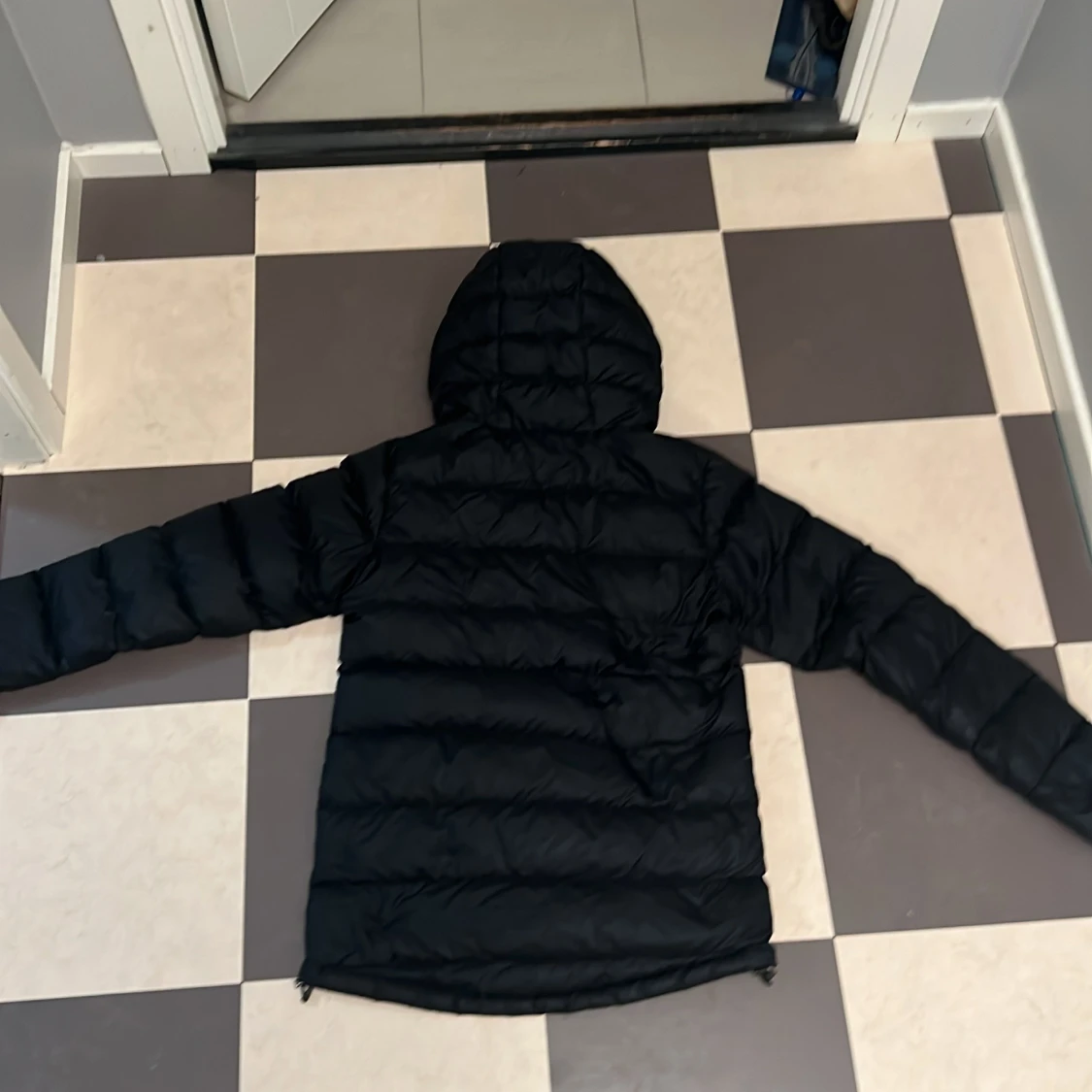 Svart peakperformance dun jacka  - 90