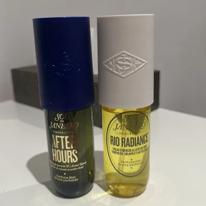 Sol de janiro - Två body mists, höger i doften Rio Radiance och vänster är en limited edition doft. Båda säljes för 300, var för sig för 175.