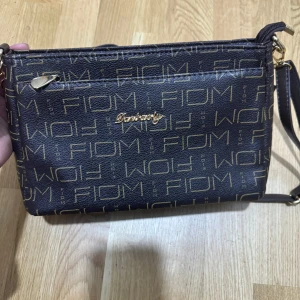 Axelremsväska  - Ny axelremsväska 