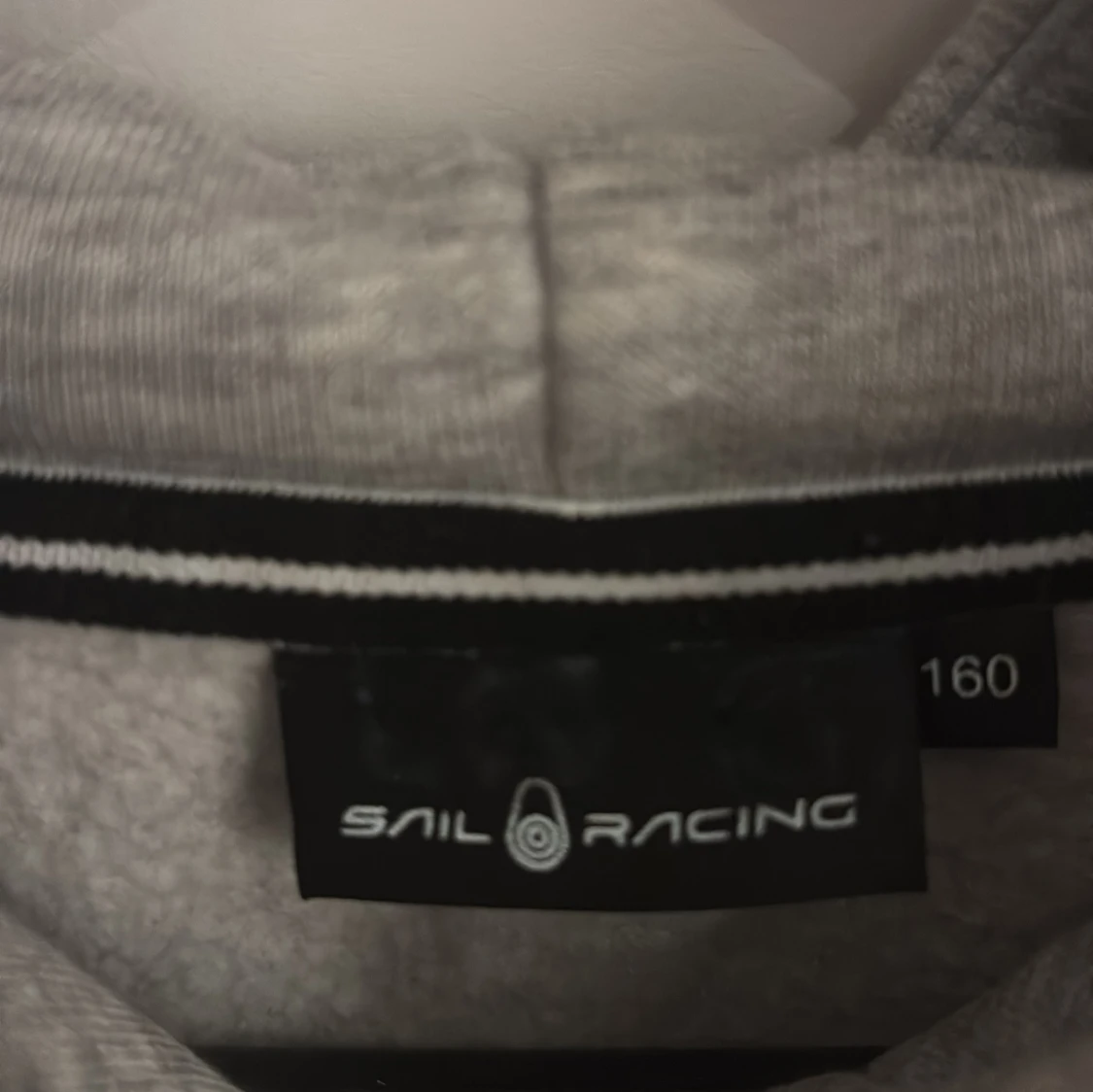 Grå hoodie från Sail Racing - 91