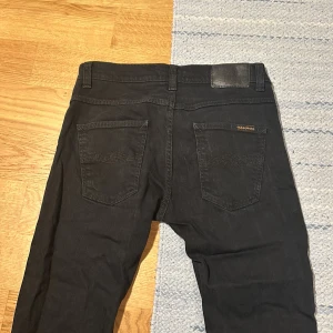 Nudie Jeans - Säljer dessa snygga nudie jeans modell Grim Tim. Storlek 32/32. Mycket bra skick. 