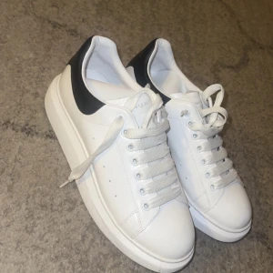 Alexander Mqueen Skor - Helt nya alexander mqueen skor storlek 43