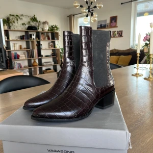 Vagabond boots - Jätte snygga helt nya höst boots från märket Vagabond! Skorna är i ny skick och har aldrig använts. Skolådan tillkommer! Skriv för fler bilder 💗