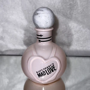 Katy Perry - Katy Perry’s Mad Love | Edp 100ml (Parfym) - Katy Perry - Katy Perry’s Mad Love | Edp 100ml (Parfym)
