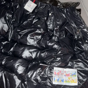 Moncler maya - Storlek 5 / L Xl knappt använd säljer för jag vill köpa något nytt 