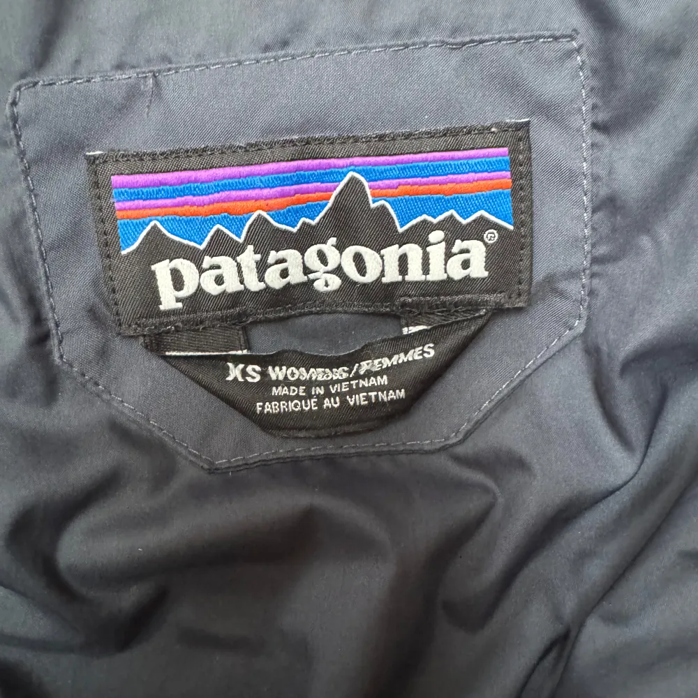 En lång, klassisk dunkapppa från Patagonia. Jackor.