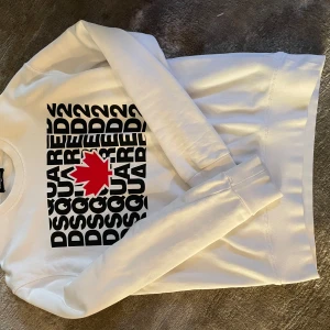 Dsquared2 tröja 12 år - Vit Dsquared2 tröja. Fint skick! 12 år