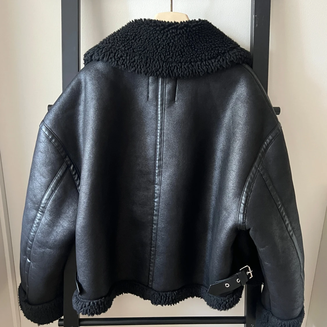 Svart skinnjacka med foder från Zara - 91