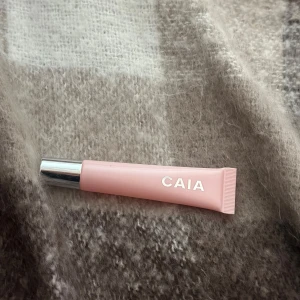 CAIA ICY GLAZY GLOSS - Produkt som endast finns i caias julkalender. Genomskinligt läppglans😍 Kan gå ner i pris vid snabb affär 😍