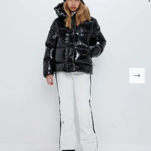 8848 jacka - Säljer min 8848 jacka för att jag ska få en annan, den är helt ny i skick och jätte fin! För egna bilder skriv privat! Kan diskutera pris